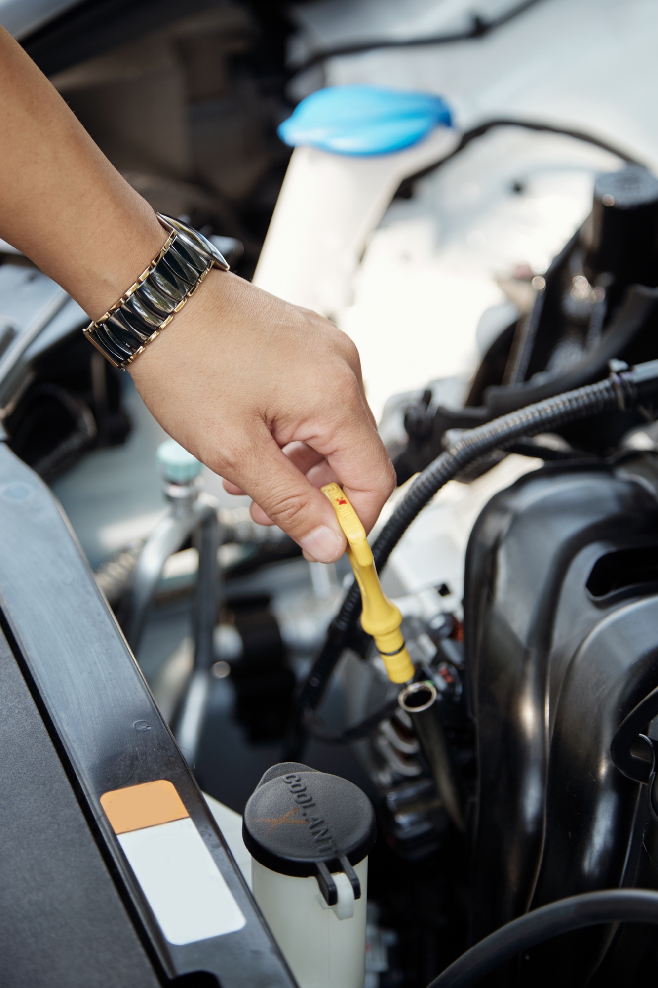 Checking oil level